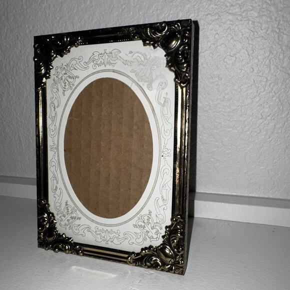 Vintage Ornate Gold Frame with Oval Mat – Victorian Style 5x7 - Picture 1 of 4